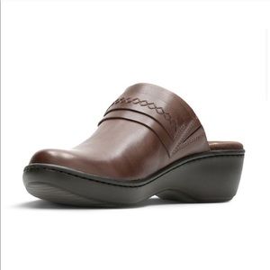 Clarks Brown Leather Delano Amber Mules - NWOT